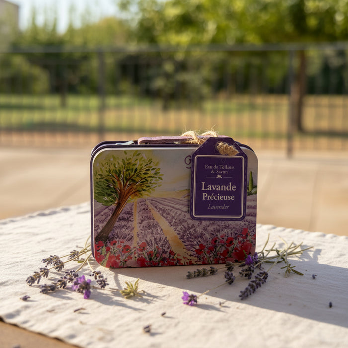 Preciosa caixa Lavanda com água de toilette e sabonete em caixa metálica ilustrada com Provença