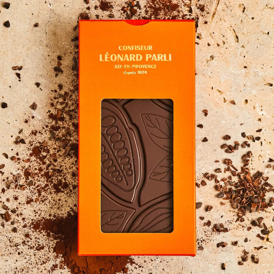 Maison Molinet Barra de chocolate negro 76% com origem romã, 100 g, biológico e artesanal, vista de perto.
